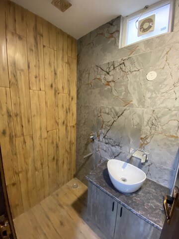 Master Bedroom in 3 BHK Builder Floor at Mansarover Garden – for Rent