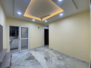 Room in 3 BHK Builder Floor at Mansarover Garden – for Rent