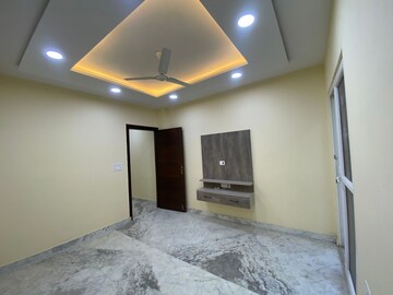 Room in 3 BHK Builder Floor at Mansarover Garden – for Rent
