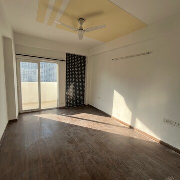 Room in 2.5 BHK Apartment at Ajnara Grand Heritage, Sector 74 – for Rent