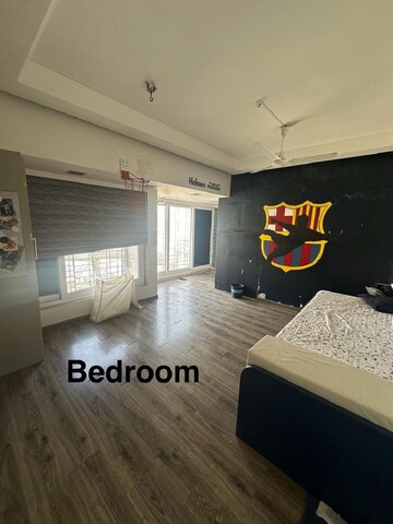 Bedroom in 4 BHK Apartment at Bandra West – for Rent