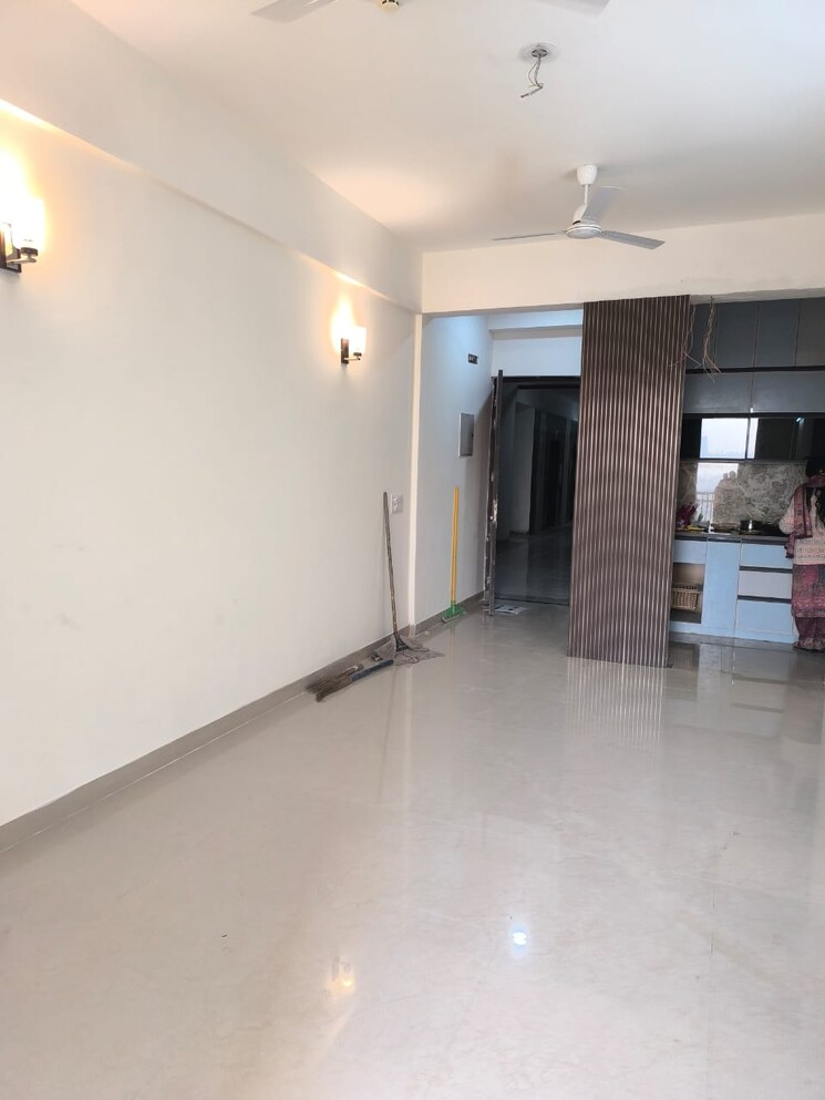 Room, sector 36 6+ Bedroom 400 Sq.Mt. Villa In Sector 36 Noida 7950436