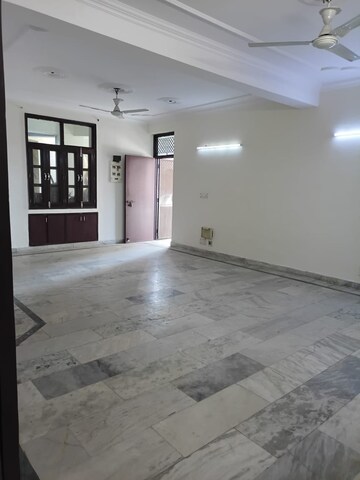 Room in 4 BHK Apartment at Sector 11 Dwarka – for Rent