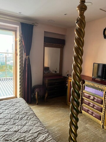 Bedroom in 3 BHK Apartment at Bandra West – for Rent
