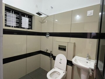 Bathroom in 5 BHK Villa at Aluva – for Sale