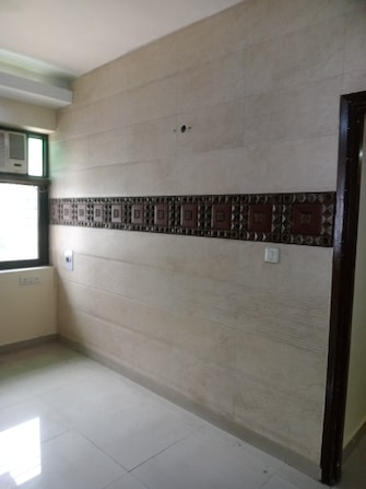 3 BHK Apartment For Rent in Vivek Vihar Delhi  7950699