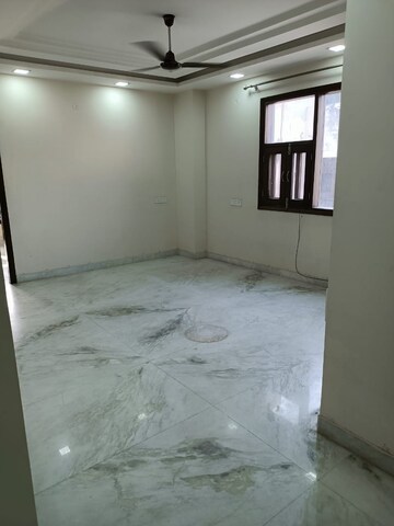 Master Bedroom in 2 BHK Builder Floor at Preet Vihar – for Rent