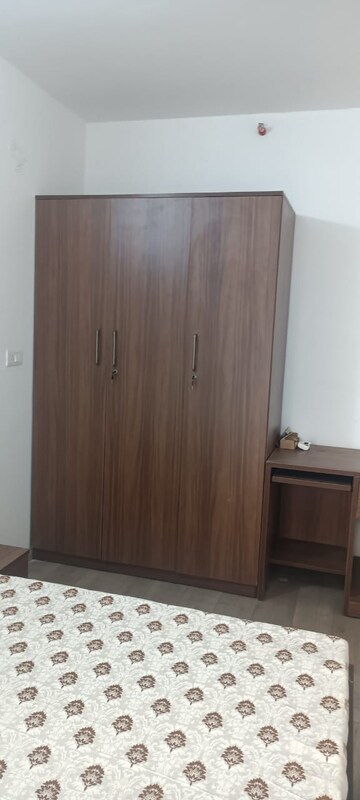 Room in 2 BHK Apartment at Lodha Amara, Kolshet Road – for Sale