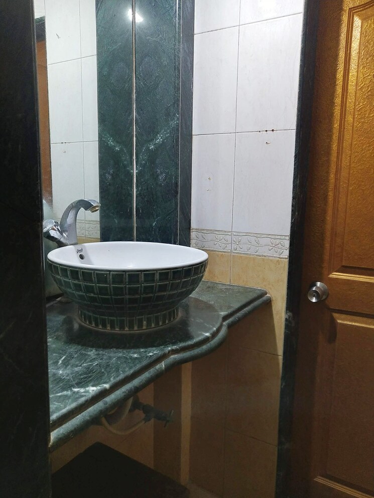 Bathroom, dadar east 2 Bedroom 660 Sq.Ft. Apartment In Dadar East Mumbai 7950872