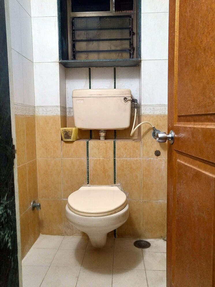 Bathroom, dadar east 2 Bedroom 660 Sq.Ft. Apartment In Dadar East Mumbai 7950872