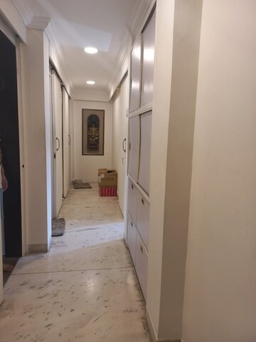 Room in 2 BHK Apartment at Bandra West – for Rent