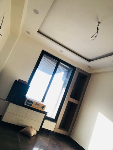 Furnished Amenities in 2 BHK Builder Floor at Sector 76 – for Rent