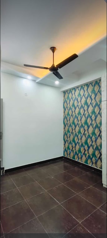 2 BHK Builder Floor फॉर रीसेल इन Divyansh Onyx Phase 2 Gyan Khand Ghaziabad  7950935