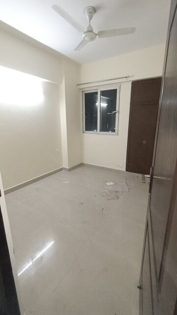 Room in 2 BHK Apartment at Sethi Max Royale, Sector 76 – for Rent