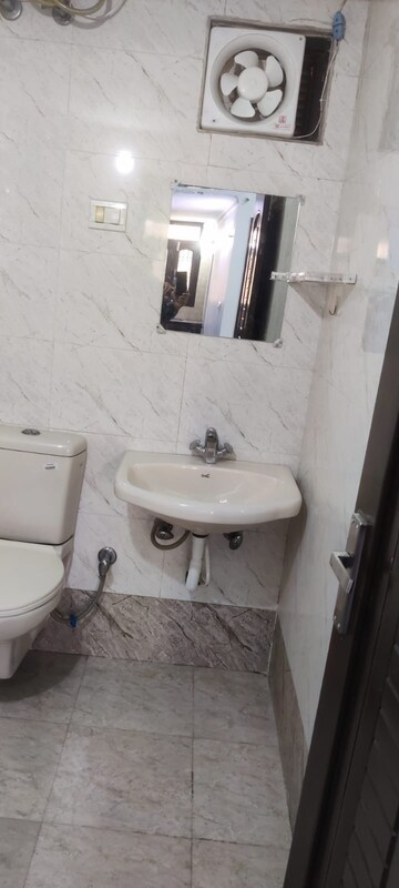 Bathroom in 1 BHK Builder Floor at Ansal Sushant Lok I, Sector 43 – for Rent