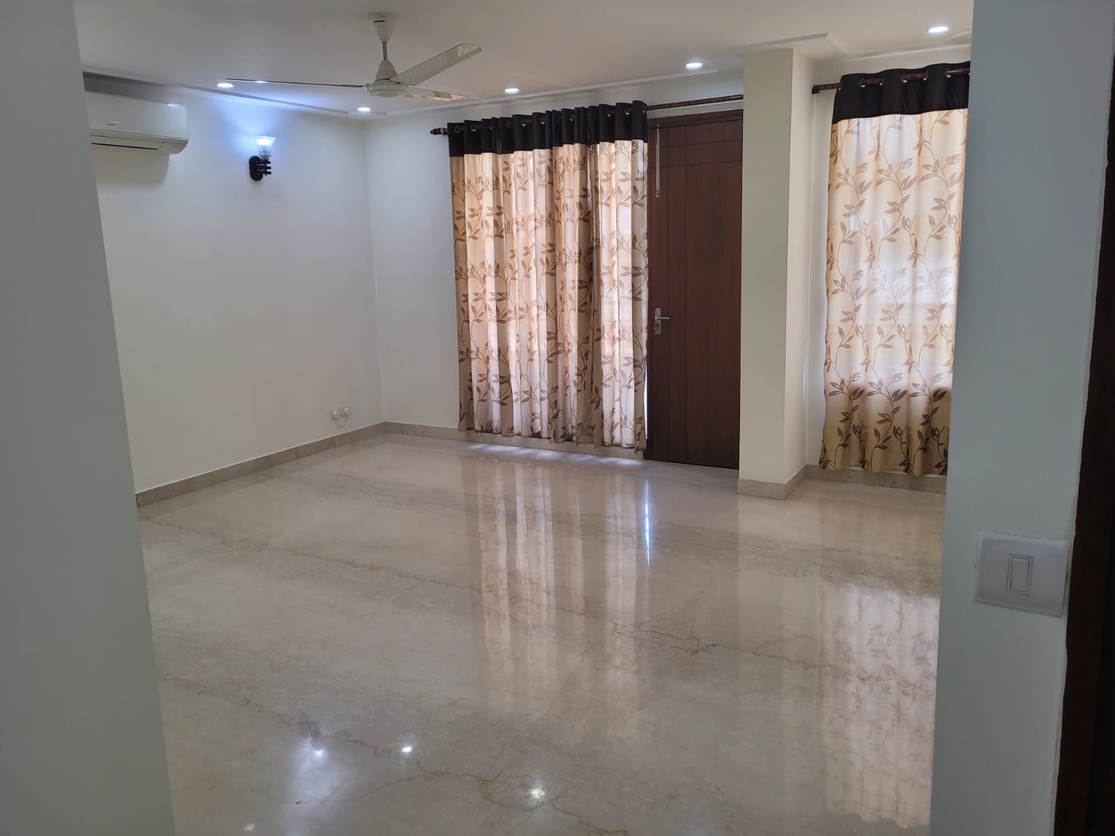 4 BHK + Pooja Room,Servant Room,Study Room Builder Floor For Sale in Sarvodya Enclave