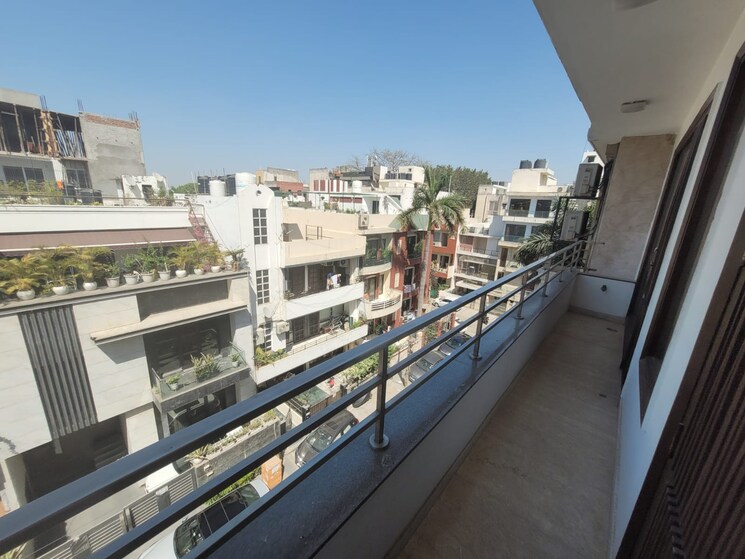 Balcony, sarvodya enclave 4 Bedroom 300 Sq.Yd. Builder Floor In Sarvodya Enclave Delhi 7950963
