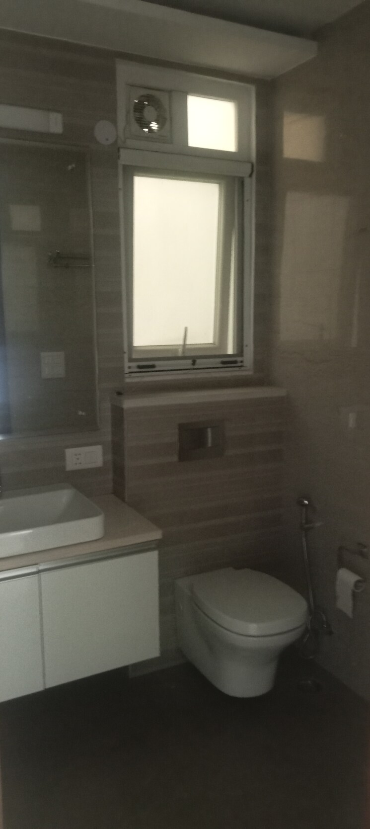 Bathroom, hauz khas 3 Bedroom 220 Sq.Yd. Builder Floor In Hauz Khas Delhi 7950979