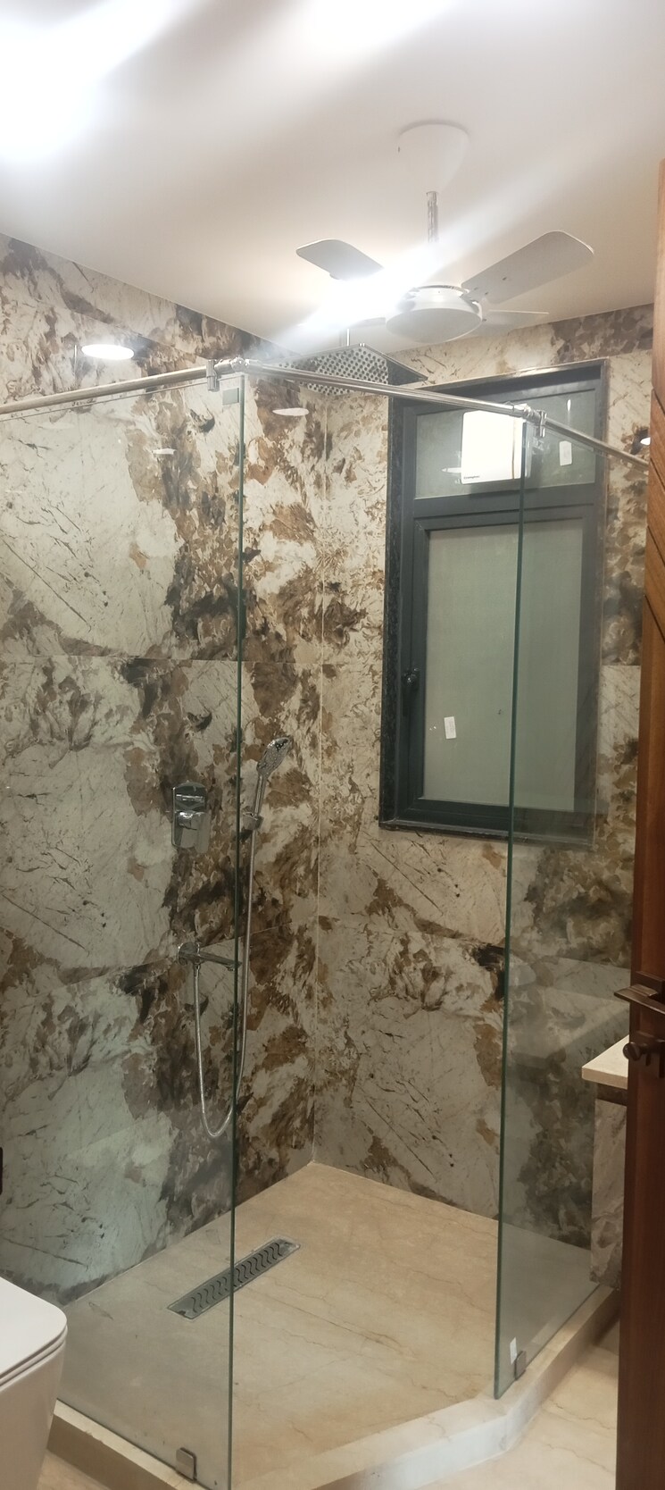 Bathroom, hauz khas 3 Bedroom 220 Sq.Yd. Builder Floor In Hauz Khas Delhi 7950979