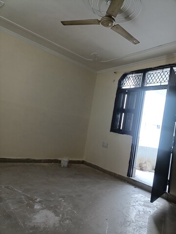 Master Bedroom in 2.5 BHK Apartment at Mayur Vihar 1 – for Rent