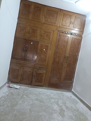 Master Bedroom in 2.5 BHK Apartment at Mayur Vihar 1 – for Rent