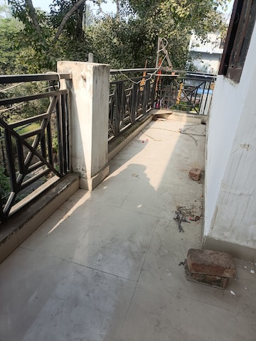 Balcony in 2.5 BHK Apartment at Mayur Vihar 1 – for Rent