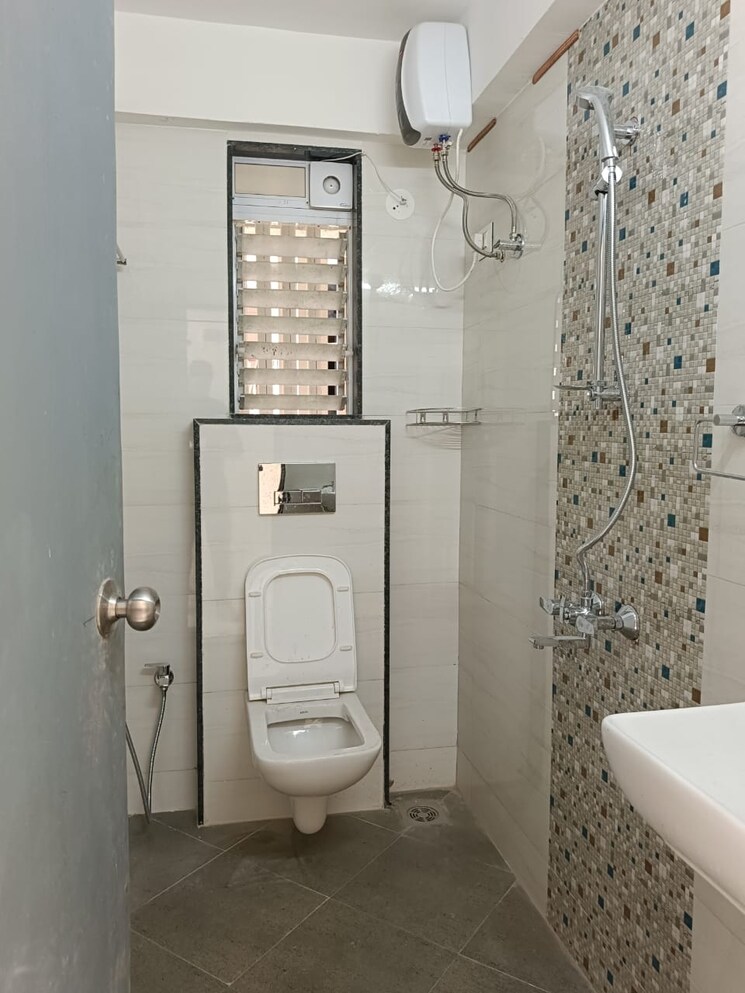 Bathroom, yash-trinity 2 Bedroom 800 Sq.Ft. Apartment In Dadar West Mumbai 7950986