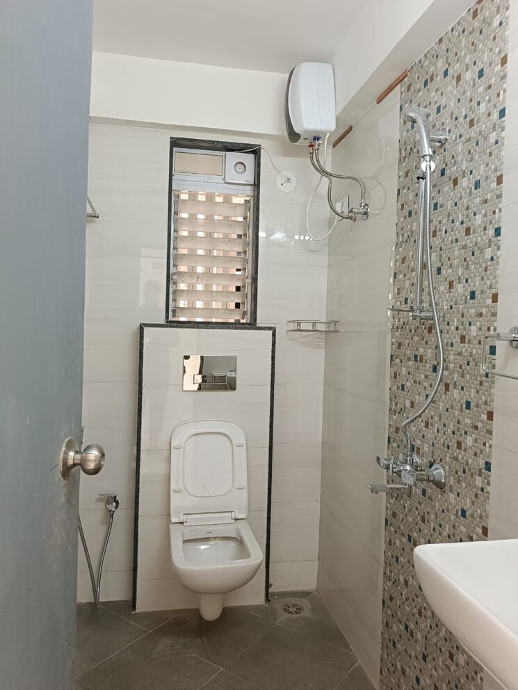 Bathroom, yash-trinity 2 Bedroom 800 Sq.Ft. Apartment In Dadar West Mumbai 7950986