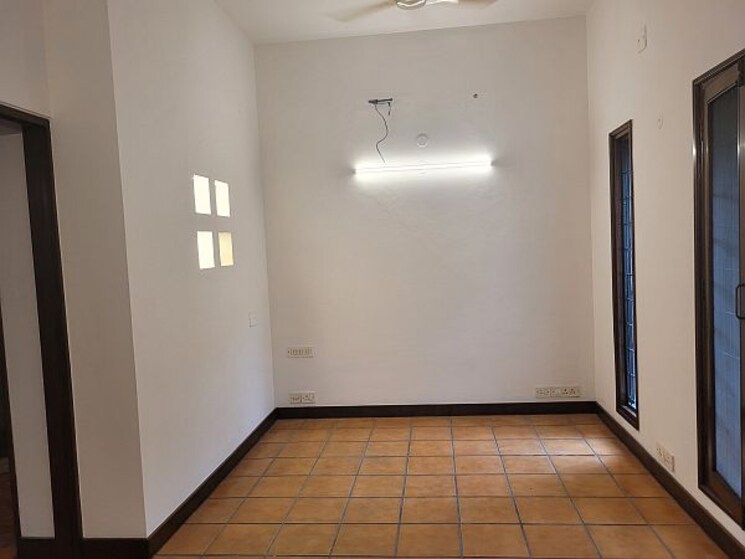 Room, safdarjung development area 3 Bedroom 125 Sq.Yd. Builder Floor In Safdarjung Development Area Delhi 7950987