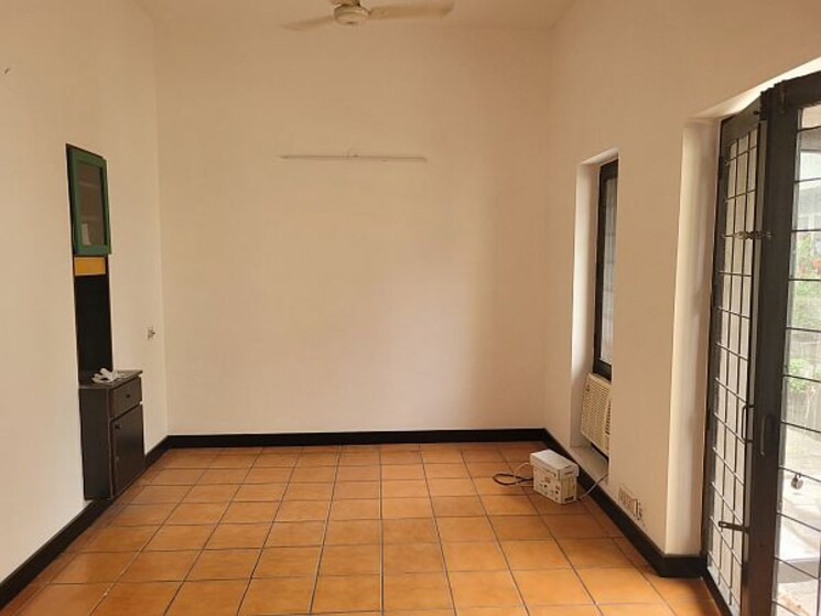 Room, safdarjung development area 3 Bedroom 125 Sq.Yd. Builder Floor In Safdarjung Development Area Delhi 7950987