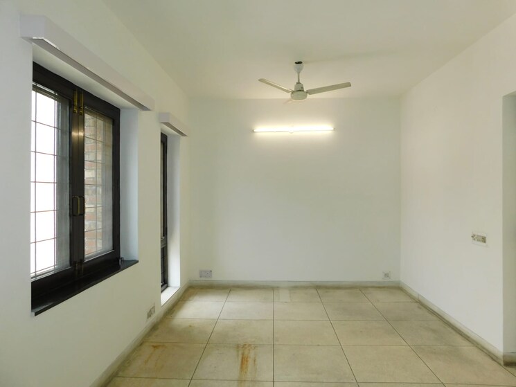 Room, safdarjung development area 3 Bedroom 125 Sq.Yd. Builder Floor In Safdarjung Development Area Delhi 7950987