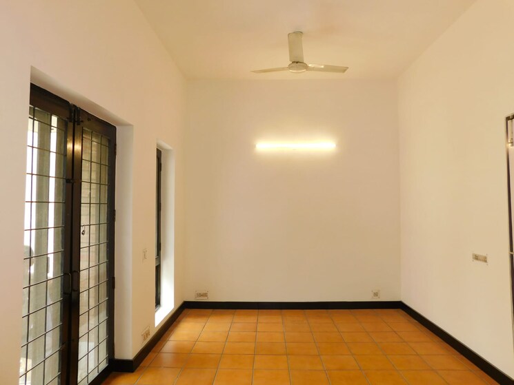 Room, safdarjung development area 3 Bedroom 125 Sq.Yd. Builder Floor In Safdarjung Development Area Delhi 7950987