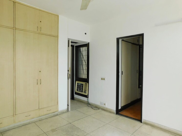 Room, safdarjung development area 3 Bedroom 125 Sq.Yd. Builder Floor In Safdarjung Development Area Delhi 7950987