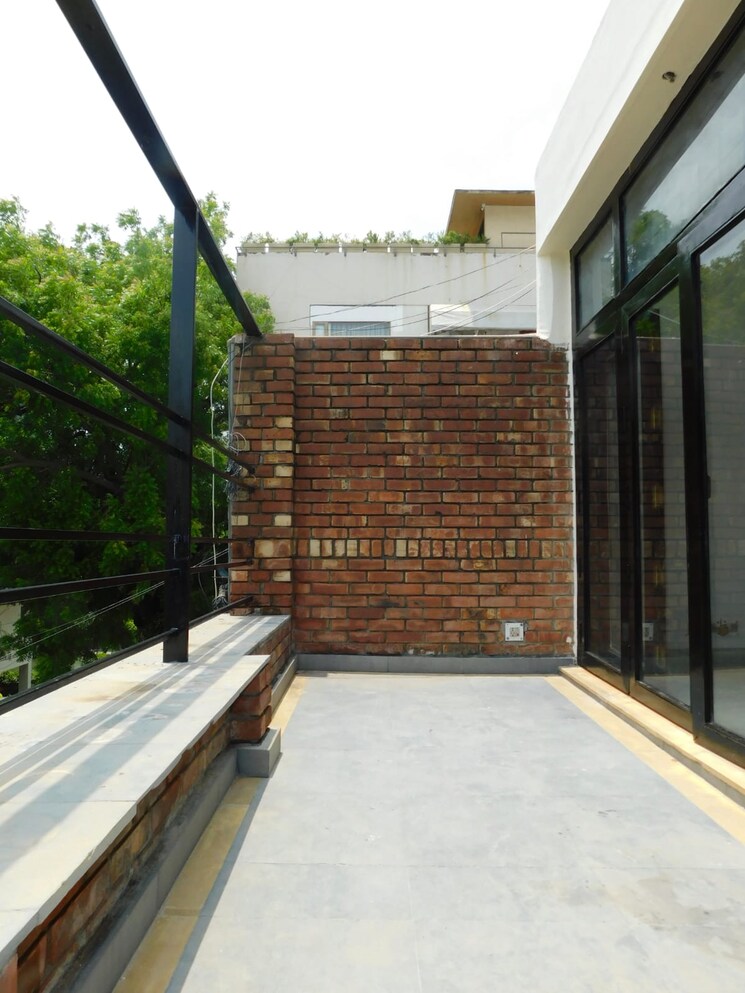 Balcony, safdarjung development area 3 Bedroom 125 Sq.Yd. Builder Floor In Safdarjung Development Area Delhi 7950987