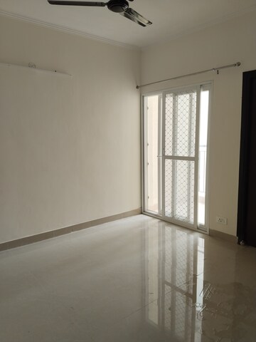Room in 3 BHK Apartment at Amrapali Terrace Homes, Tech Zone 4 Greater Noida – for Rent