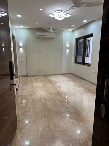 Room in 3 BHK Apartment at My Home Bhooja, Hi Tech City – for Rent