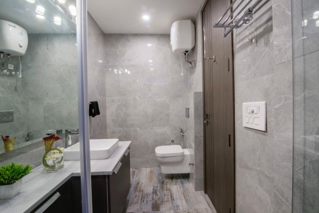 6 BHK + Pooja Room,Servant Room Builder Floor For Sale in Unitech South City II