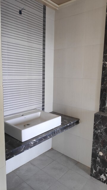 Bathroom in 4 BHK Apartment at Rajesh Raj Grandeur, Powai – for Rent