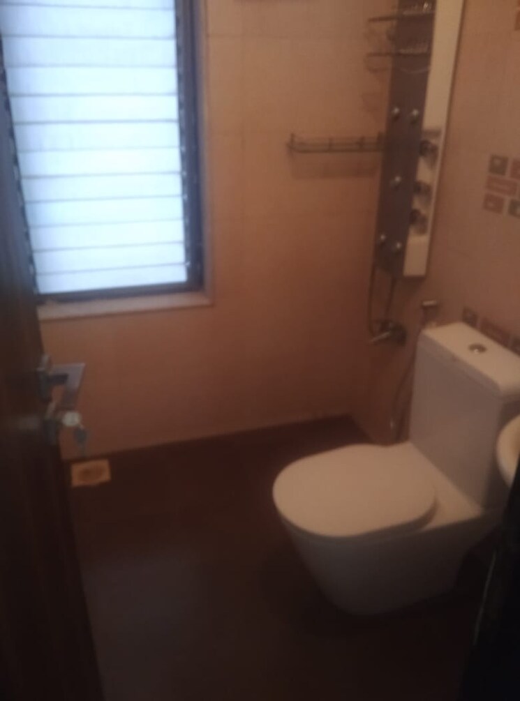 Bathroom, the-wadhwa-woodland-height 2 Bedroom 1000 Sq.Ft. Apartment In Bandra West Mumbai 7951048