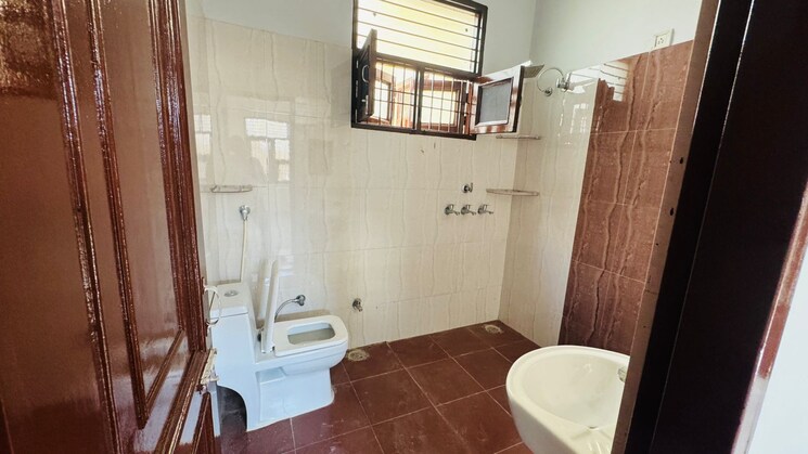 Bathroom, dlf-the-ultima 3 Bedroom 2100 Sq.Ft. Apartment In Sector 81 Gurgaon 7951099