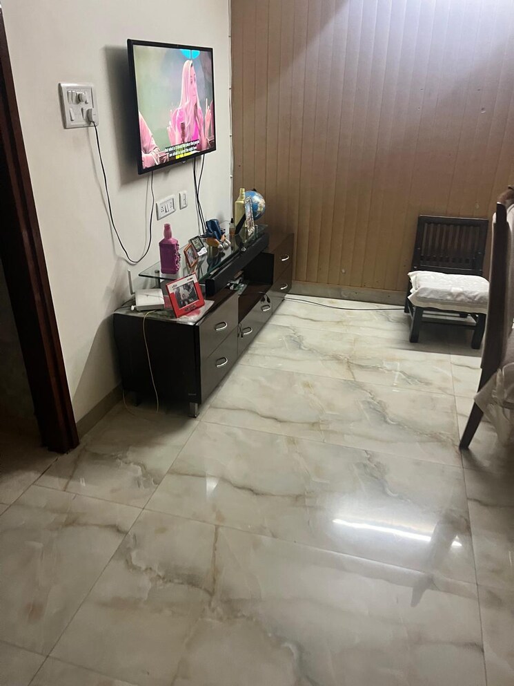  Parking, sector 19 6 Bedroom 200 Sq.Yd. Independent House In Sector 19 Panchkula 7951106