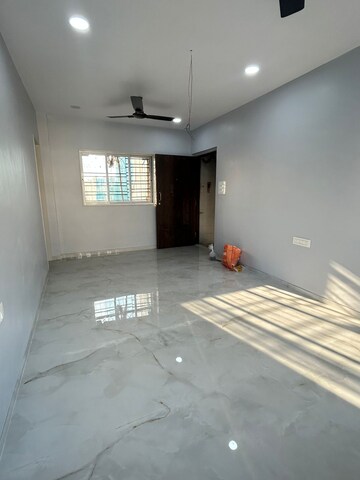 Room in 2.5 BHK Apartment at Chaitanya Shreyas, Andheri West – for Rent