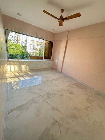 Room in 2.5 BHK Apartment at Chaitanya Shreyas, Andheri West – for Rent