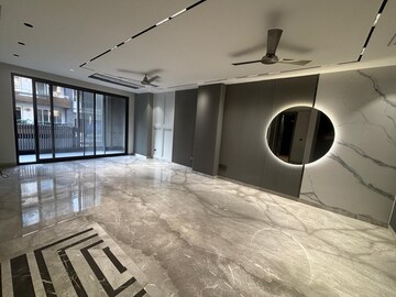Room in 3 BHK Builder Floor at Defence Colony – for Rent