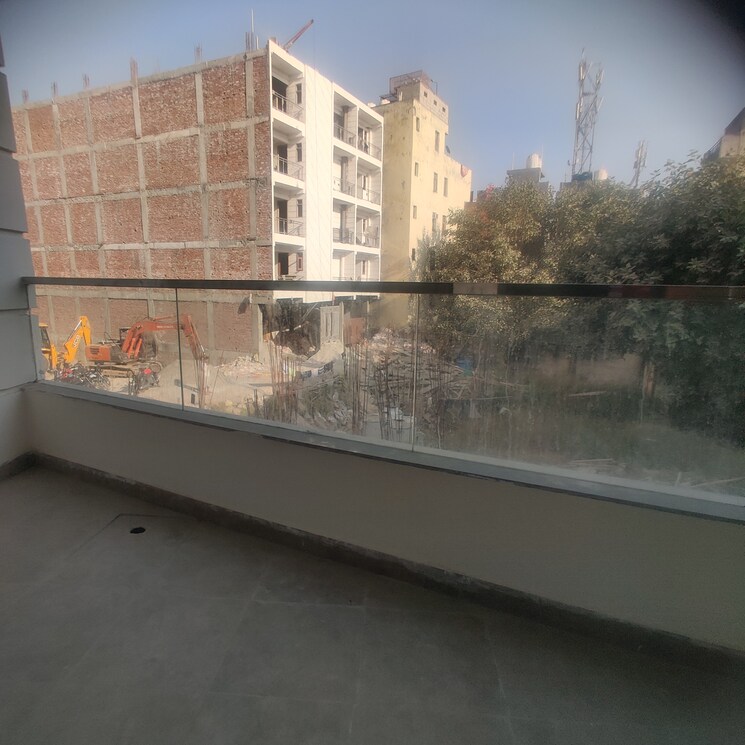 Balcony, sultanpur 3 Bedroom 135 Sq.Yd. Builder Floor In Sultanpur Delhi 7951310