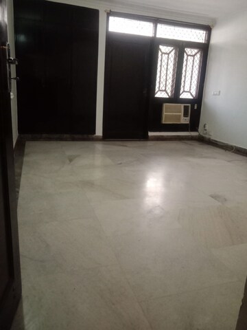 Room in 4 BHK Builder Floor at Saket – for Rent
