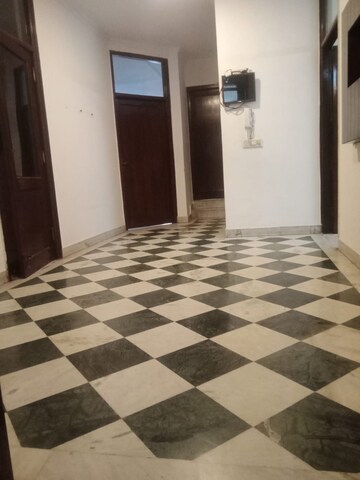 Room in 4 BHK Builder Floor at Saket – for Rent
