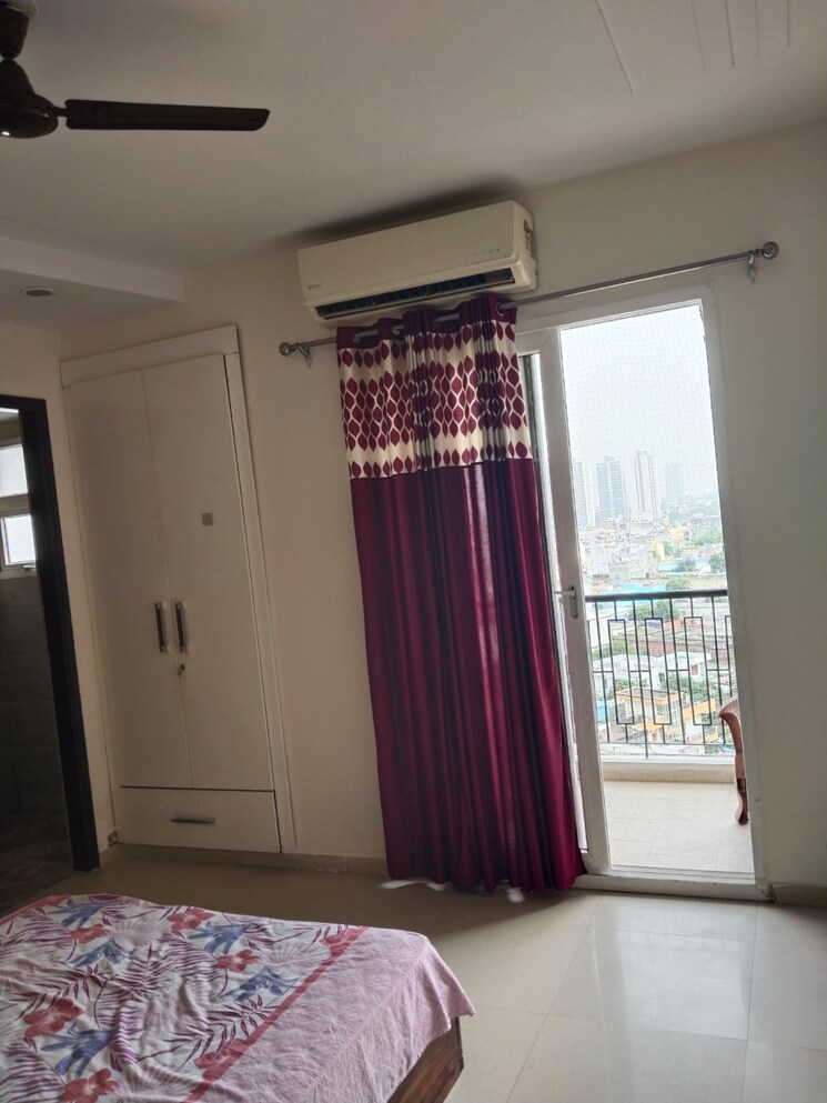 Room, amrapali-silicon-city 2.5 Bedroom 1180 Sq.Ft. Apartment In Sector 76 Noida 7951343