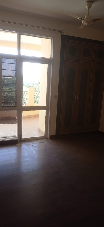 Room in 2.5 BHK Apartment at Nirala Aspire, Sector 16 Greater Noida – for Sale
