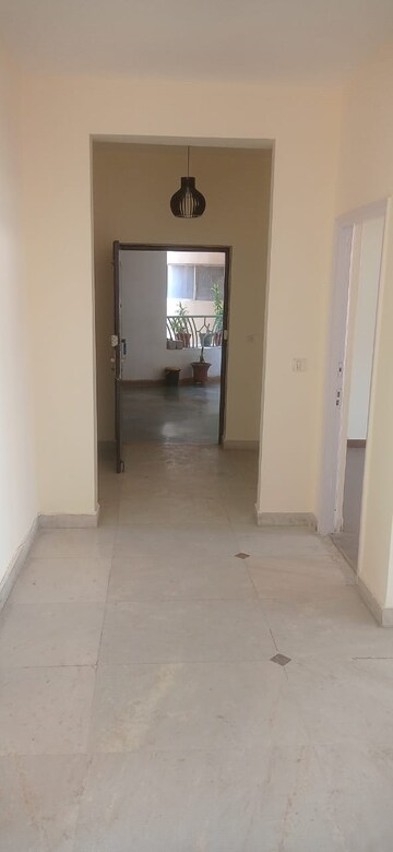 Room in 2.5 BHK Apartment at Nirala Aspire, Sector 16 Greater Noida – for Sale